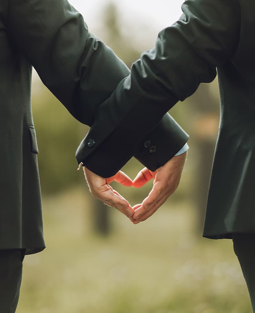 Ein Herz, geformt aus Händen.